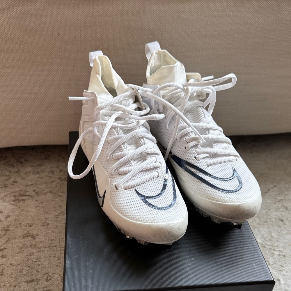 Nike White and Black Women's Shoes